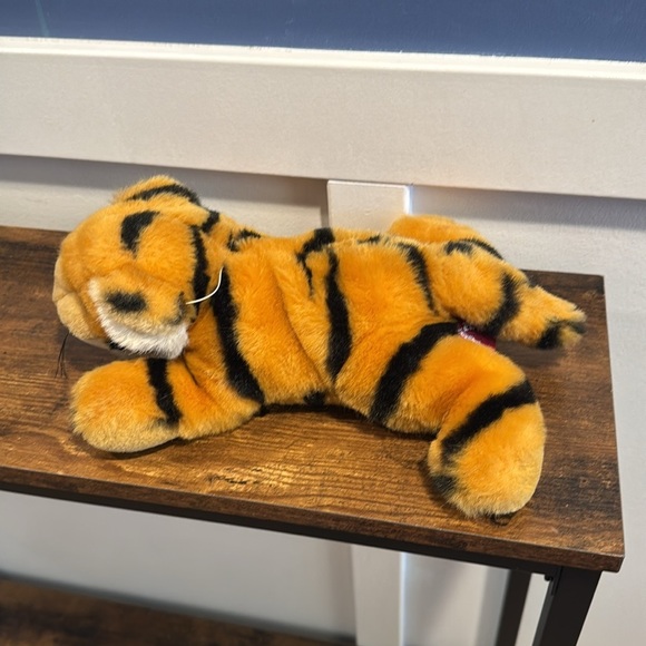 Vintage PreferredPlush Plush Tiger Vintage laying down Stuffed Animal - Picture 4 of 10